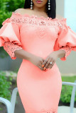 Розовое повседневное однотонное длинное платье в стиле пэчворк с открытыми плечами Платья