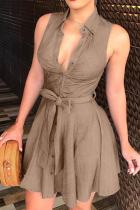 Платье трапециевидной формы с отложным воротником и пуговицами в стиле пэчворк цвета хаки (с поясом)