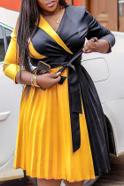 Gelbe, lässige, elegante Farbe, mit Klumpenfalten, Kontrast-Umlegekragen, Plissee-Kleider (mit Gürtel)