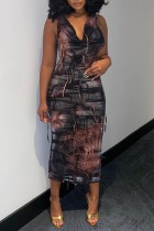 Braunes, sexy, lässiges, ärmelloses Kleid mit Batikmuster und rückenfreiem Schlitz und Kapuzenkragen