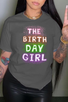 Темно-серые футболки Street Daily с принтом в стиле пэчворк и буквенным o-образным вырезом