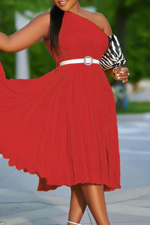 Красное повседневное однотонное платье с открытой спиной и поясом с косым воротником без рукавов Платья