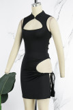 Черное сексуальное однотонное платье без рукавов с вырезом на спине и уздечкой