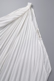 Robe blanche décontractée sans manches à col oblique avec ceinture