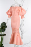 Розовое повседневное однотонное длинное платье в стиле пэчворк с открытыми плечами Платья