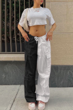 Pantalones de retazos rectos de cintura media sueltos con contraste de bolsillo abultado de color blanco negro
