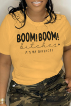Yellow Street dagliga utskriftsbrev BOOM! BOM! O krage T-shirt