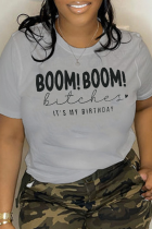 Light Grey Street dagelijkse printbrief BOOM! BOOM! T-shirt met O-kraag