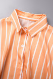 Orangefarbener, lässiger Dreiviertel-Zweiteiler mit Patchwork-Hemdkragen und Streifendruck