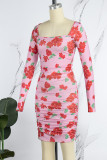Rosafarbene, lässig bedruckte, langärmlige Kleider mit quadratischem Kragen