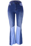 Jeans de mezclilla con corte de bota de cintura alta en contraste de patchwork casual azul