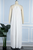 Weiße, lässige, einfarbige, plissierte lange Kleider mit Frenulum und O-Ausschnitt