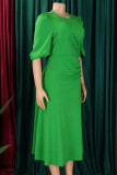 Зеленые рабочие элегантные однотонные платья в стиле пэчворк с круглым вырезом