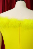 Gelbe, sexy, elegante, solide Patchwork-Federn mit Schlitzen von den Schulter-Abendkleidern