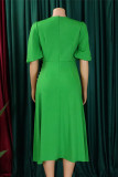 Vestidos de falda de un paso con cuello redondo y pliegues de patchwork sólido de trabajo casual verde