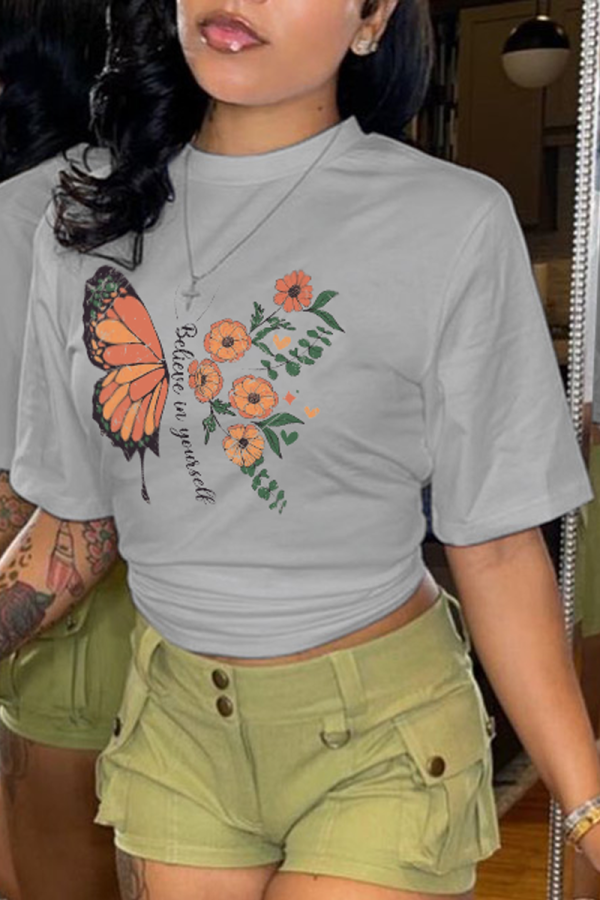Camiseta cinza claro Street Daily com estampa de borboleta e patchwork com gola O