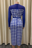 Vestidos de falda de un paso con cuello en O asimétrico transparente con estampado de tela escocesa azul elegante