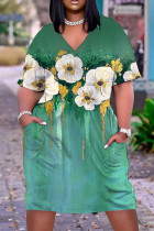 Grünes, lässiges Patchwork-Kleid mit V-Ausschnitt und kurzen Ärmeln