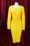 Желтые элегантные однотонные вечерние платья в стиле пэчворк с круглым вырезом и бисером