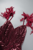 Röda solida paljetter Patchwork fjädrar Rygglös V-hals oregelbunden klänning klänningar