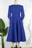 Vestidos evasê liso casual azul royal com fenda e decote em retalhos