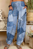 Blaue, lockere Harlan-Hose mit durchgehendem Print und Patchwork-Taschenmuster in Blau