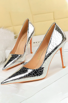 Silberne sexy reflektierende spitze Schuhe