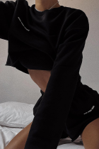 Schwarze lässige Sportbekleidung mit Buchstaben-Patchwork, O-Ausschnitt, lange Ärmel, zweiteilig (dreiteilig)