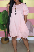 Розовое милое элегантное платье в стиле пэчворк с круглым вырезом и юбкой-фонариком с короткими рукавами