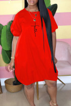 Красное милое элегантное платье в стиле пэчворк с круглым вырезом и юбкой-фонариком с короткими рукавами