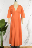 Orange Casual Solid Patchwork V-hals veckade klänningar