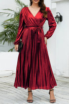 Vestidos plisados ​​con escote en V reflectante con pliegue de frenillo bronceado elegante rojo (con cinturón)