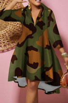 Grünes, lässig bedrucktes, Patchwork-Kleid mit Umlegekragen in A-Linie