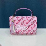 Розовые сумки Street Simplicity с буквами в стиле пэчворк