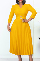 Желтые элегантные однотонные лоскутные складки с поясом и V-образным вырезом Линейные платья