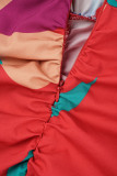 Vestidos vermelhos com estampa universitária patchwork com decote em V (com cinto)