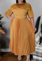 Vestidos de talla grande plisados ​​con cuello redondo y pliegues lisos elegantes dorados