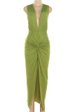 Vestidos de falda de un paso con escote en V y pliegues de apertura alta sólidos elegantes de calle sexy verde