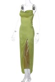 Зеленое сексуальное однотонное длинное платье на тонких бретелях с разрезом на спине