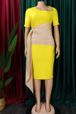 Vestidos de falda de un paso con cuello asimétrico y pliegues de retazos de vendaje sólido informal amarillo