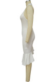 Weißes, elegantes, solides Patchwork-rückenfreies Volant-Halter-Trompeten-Meerjungfrau-Kleid