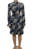 Marineblaues, elegant bedrucktes Patchwork-Frenulum mit Gürtel, halbes Rollkragen-Kuchenrock-Kleid