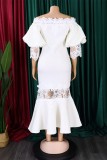 Белое повседневное однотонное длинное платье в стиле пэчворк с открытыми плечами Платья