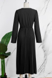 Черные повседневные однотонные плиссированные платья с длинным рукавом и V-образным вырезом