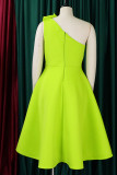 Vestido de noche de cuello oblicuo con pliegues de patchwork liso elegante verde fruta Vestidos