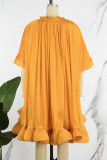 Желтые повседневные однотонные лоскутные платья с оборкой и круглым вырезом