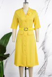 Желтые элегантные однотонные лоскутные платья трапециевидной формы с пряжкой и V-образным вырезом (с поясом)