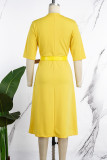 Gelbe, elegante, solide Patchwork-Kleider mit Schnalle und V-Ausschnitt in A-Linie (mit Gürtel)