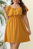 Желтое повседневное сплошное лоскутное платье с круглым вырезом и коротким рукавом Платья больших размеров