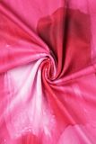 Розово-красный сексуальный цветной комочек с принтом выдалбливают пэчворк асимметричный U-образный вырез с длинным рукавом из двух частей